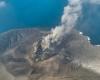 Anak Krakatoa eruption forces closure of eight Indonesian airports, stranding 170,000 passengers