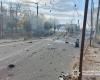 Russian strikes kill 30 in Ukraine frontline city, talks set in US
